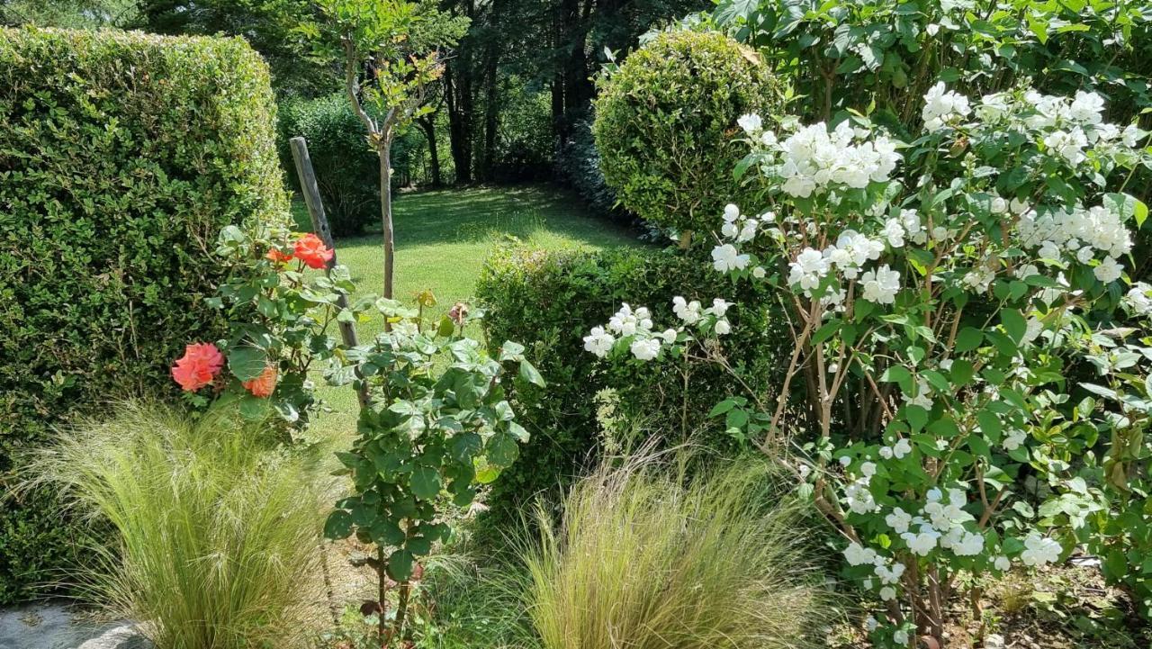 Bed and Breakfast Domaine La Garenne Reilhaguet Exteriér fotografie